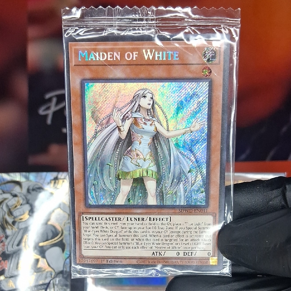 Promo Sealed Maden of White Holographic Trading Card